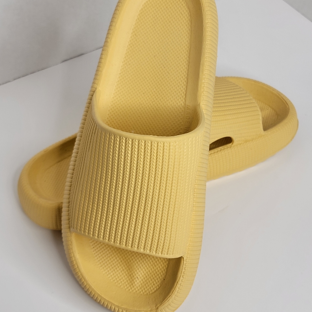 `S25575 Super Yellow Soft Pillow Sandals